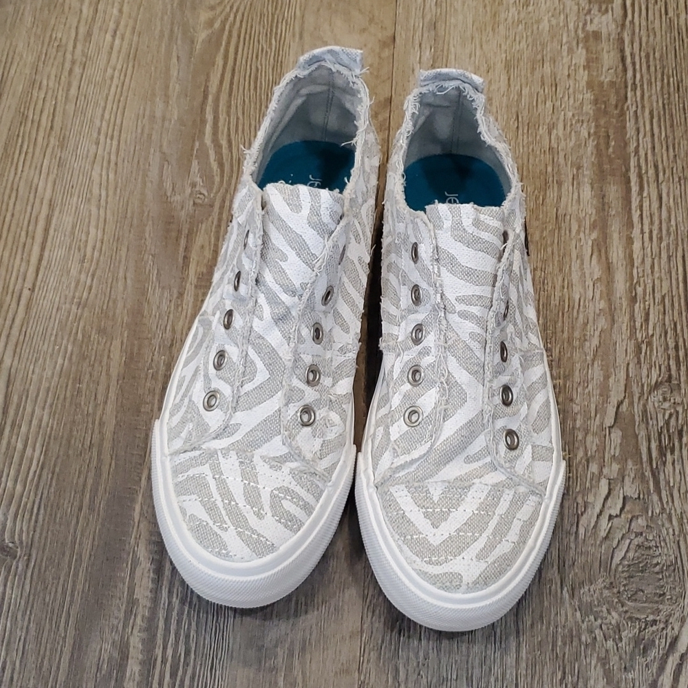 Jenn Arbor Slip On Zebra Print Canvas Shoes Size 9